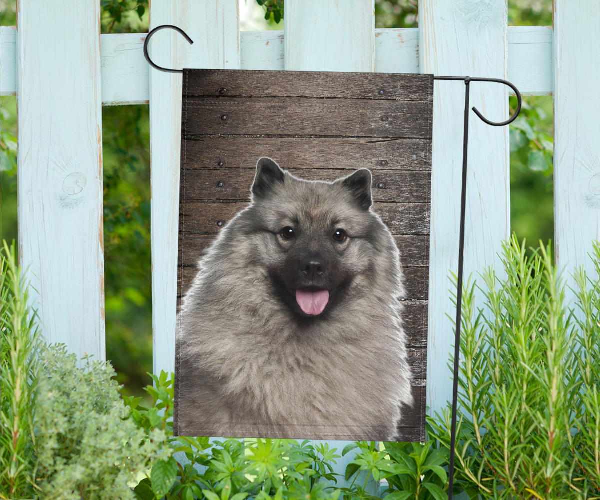 Keeshond Dog Design Garden & House Flags - JillnJacks Exclusive
