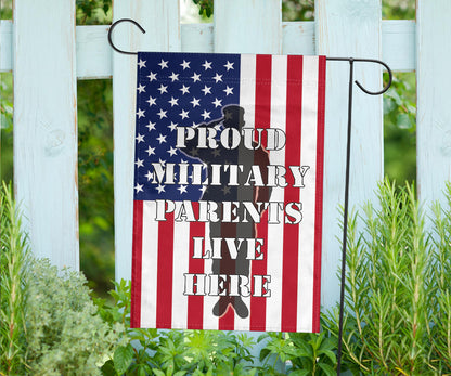 Proud Military Family Lives Here - Also for Dads, Moms & Parents