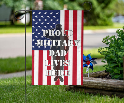Proud Military Family Lives Here - Also for Dads, Moms & Parents